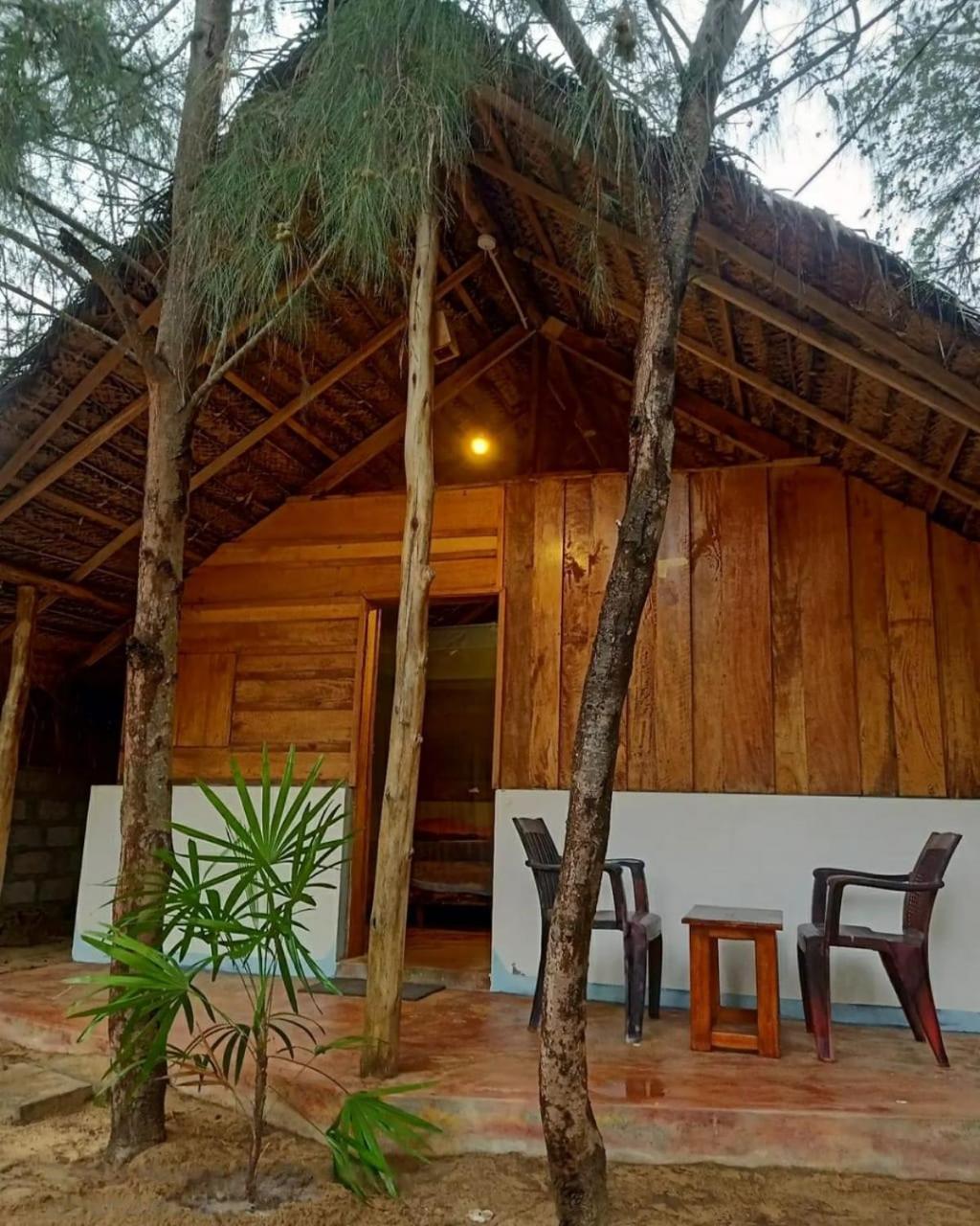 Sand Dune Beach Resort & Surf Camp Arugam Bay Exterior photo